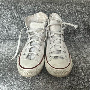 White all star chuck taylor converse